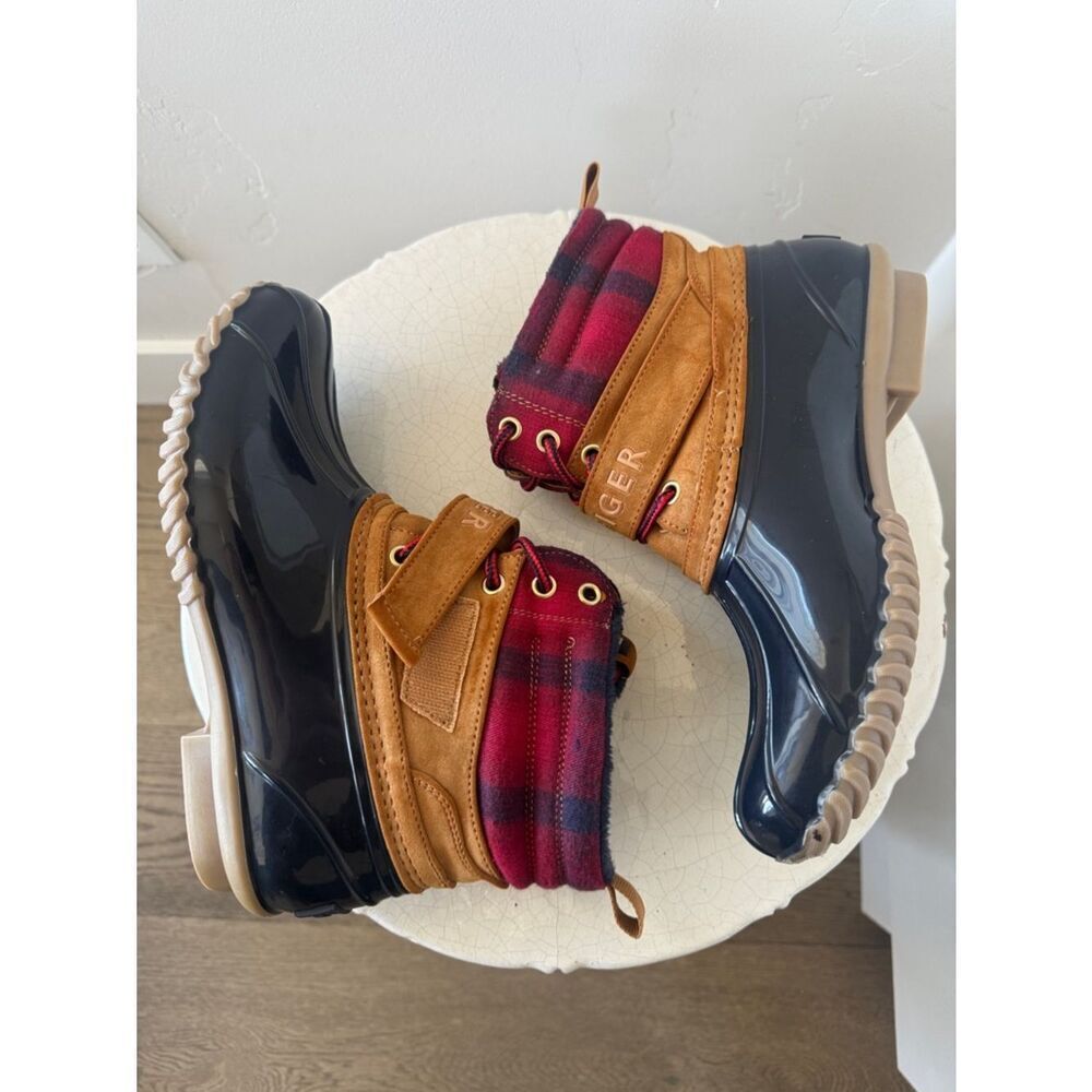 Tommy Hilfiger Navy and Tan Rubber Duck Rain Boots Faux-Fur Lined Plaid Size 7M - Picture 4 of 12